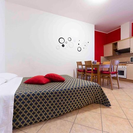 אפרטהוטל רימיני Residenza Melucci מראה חיצוני תמונה