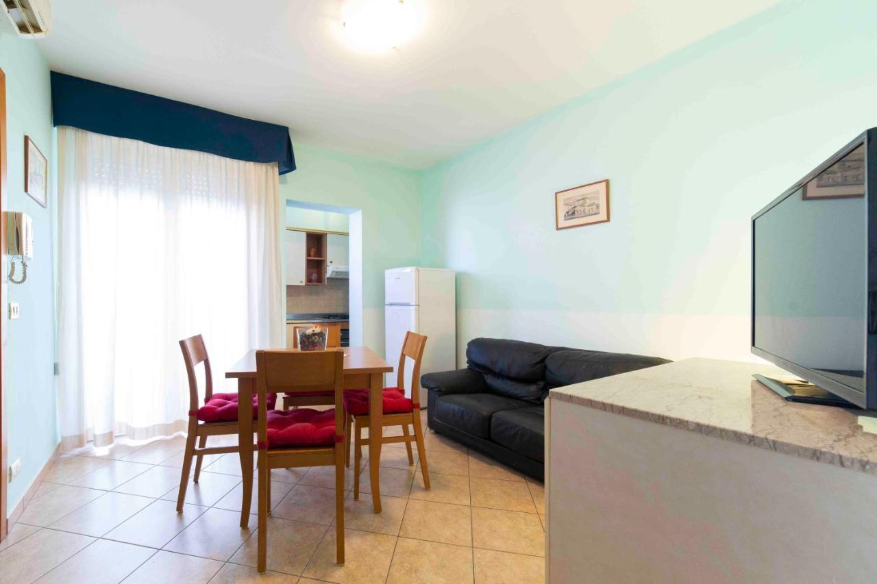 אפרטהוטל רימיני Residenza Melucci מראה חיצוני תמונה