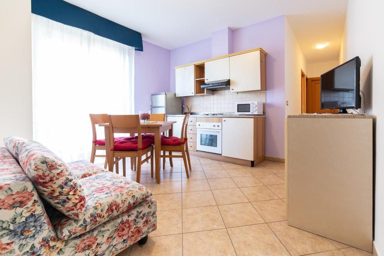 אפרטהוטל רימיני Residenza Melucci מראה חיצוני תמונה