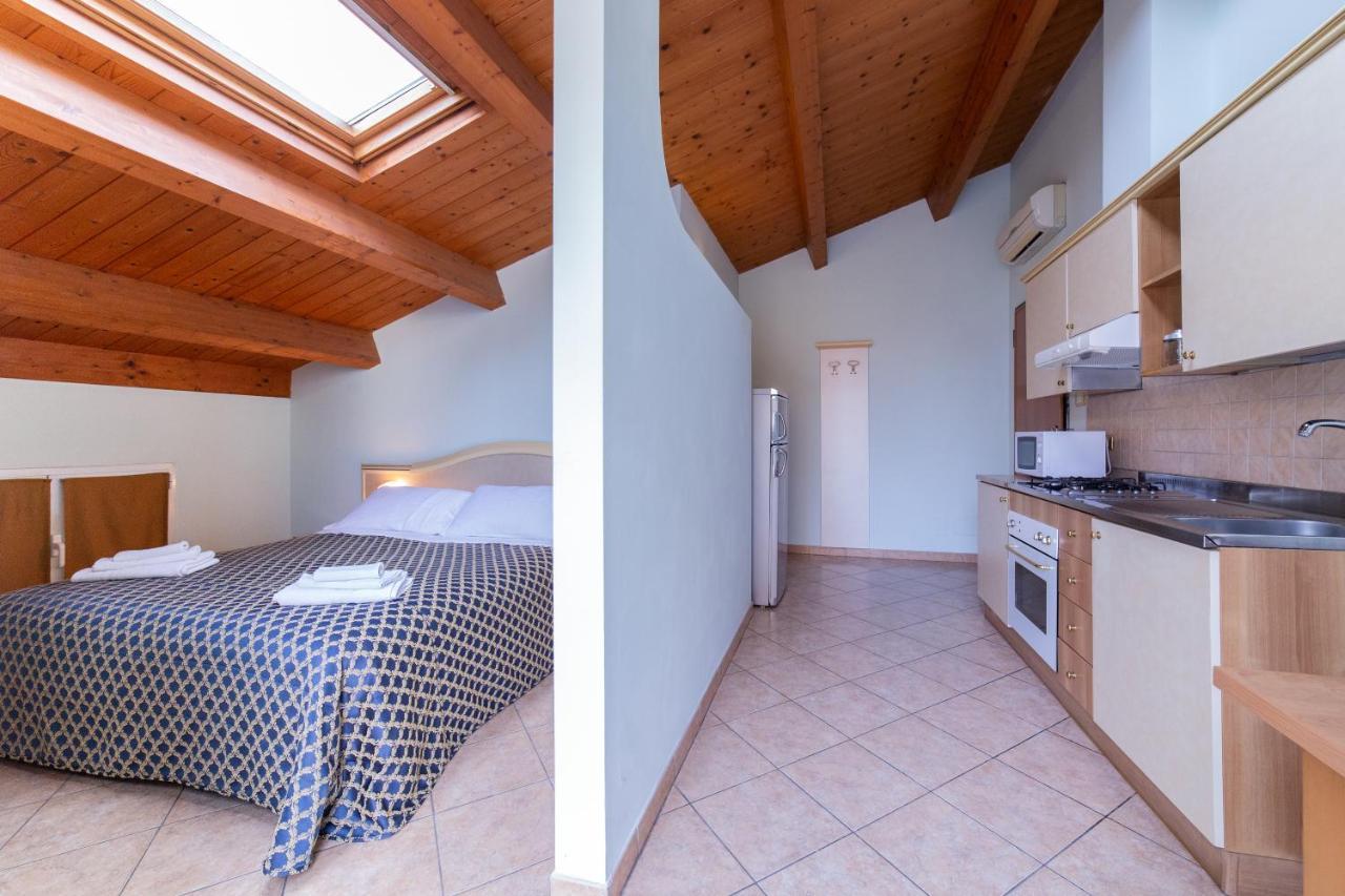 אפרטהוטל רימיני Residenza Melucci מראה חיצוני תמונה