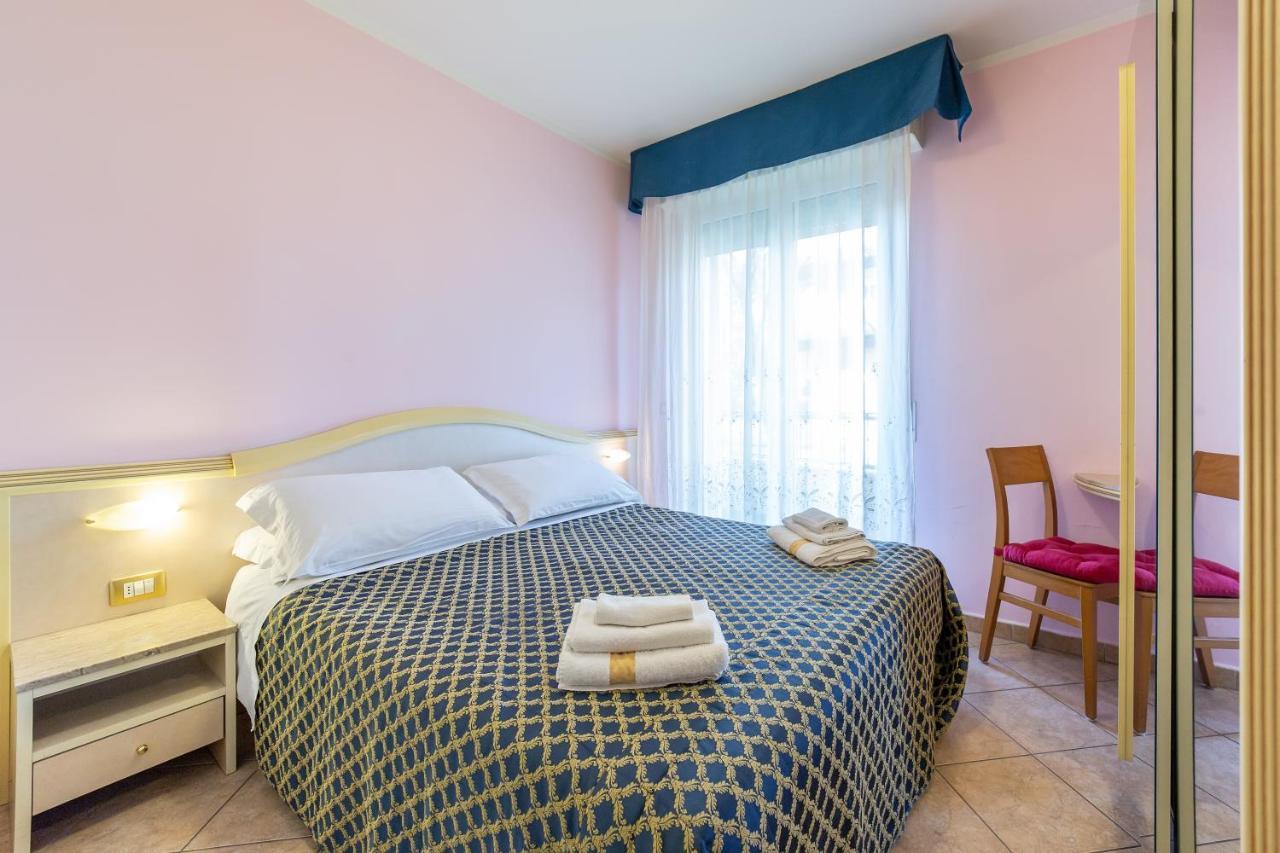 אפרטהוטל רימיני Residenza Melucci מראה חיצוני תמונה