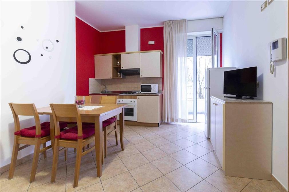 אפרטהוטל רימיני Residenza Melucci מראה חיצוני תמונה