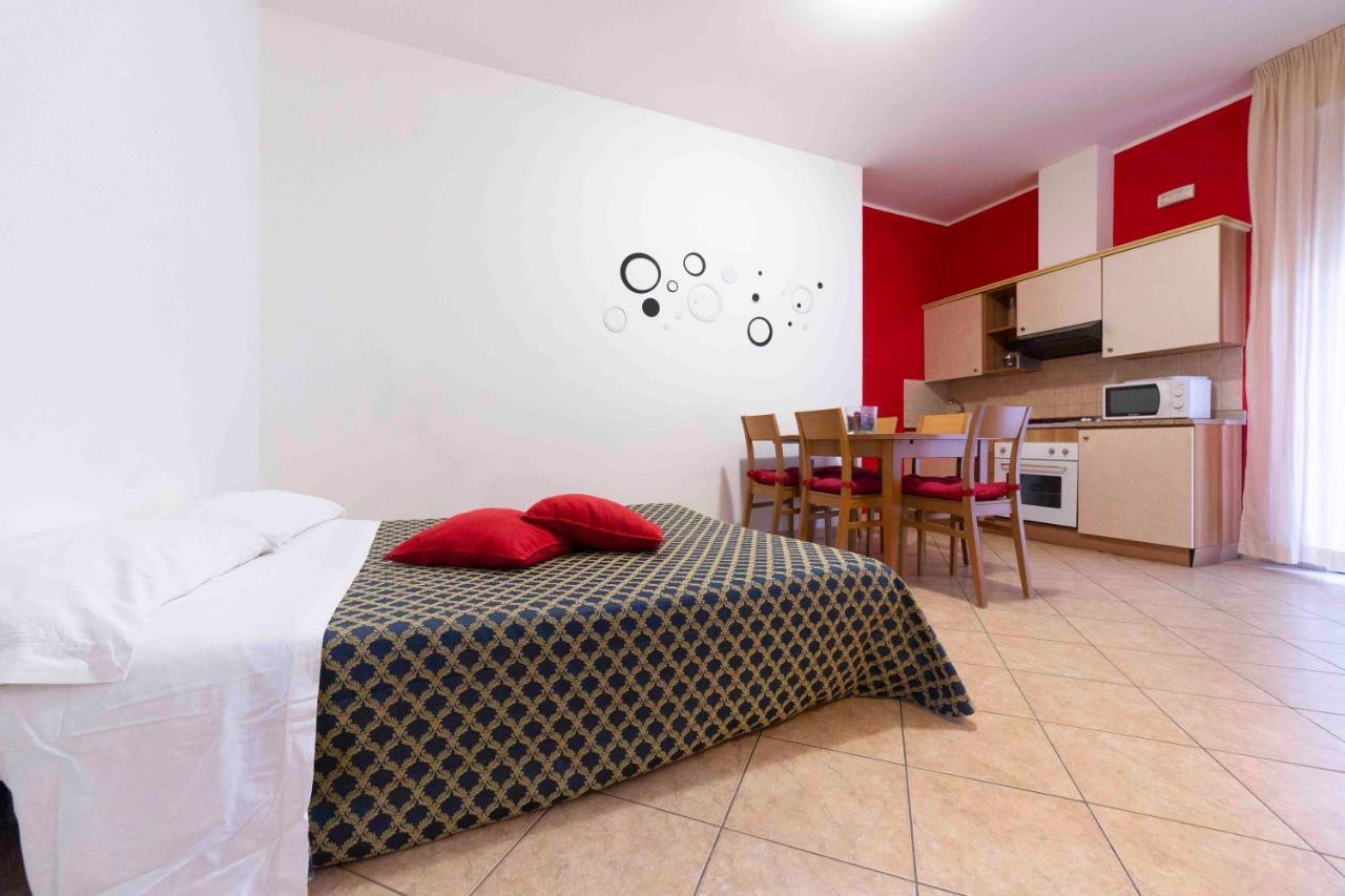 אפרטהוטל רימיני Residenza Melucci מראה חיצוני תמונה