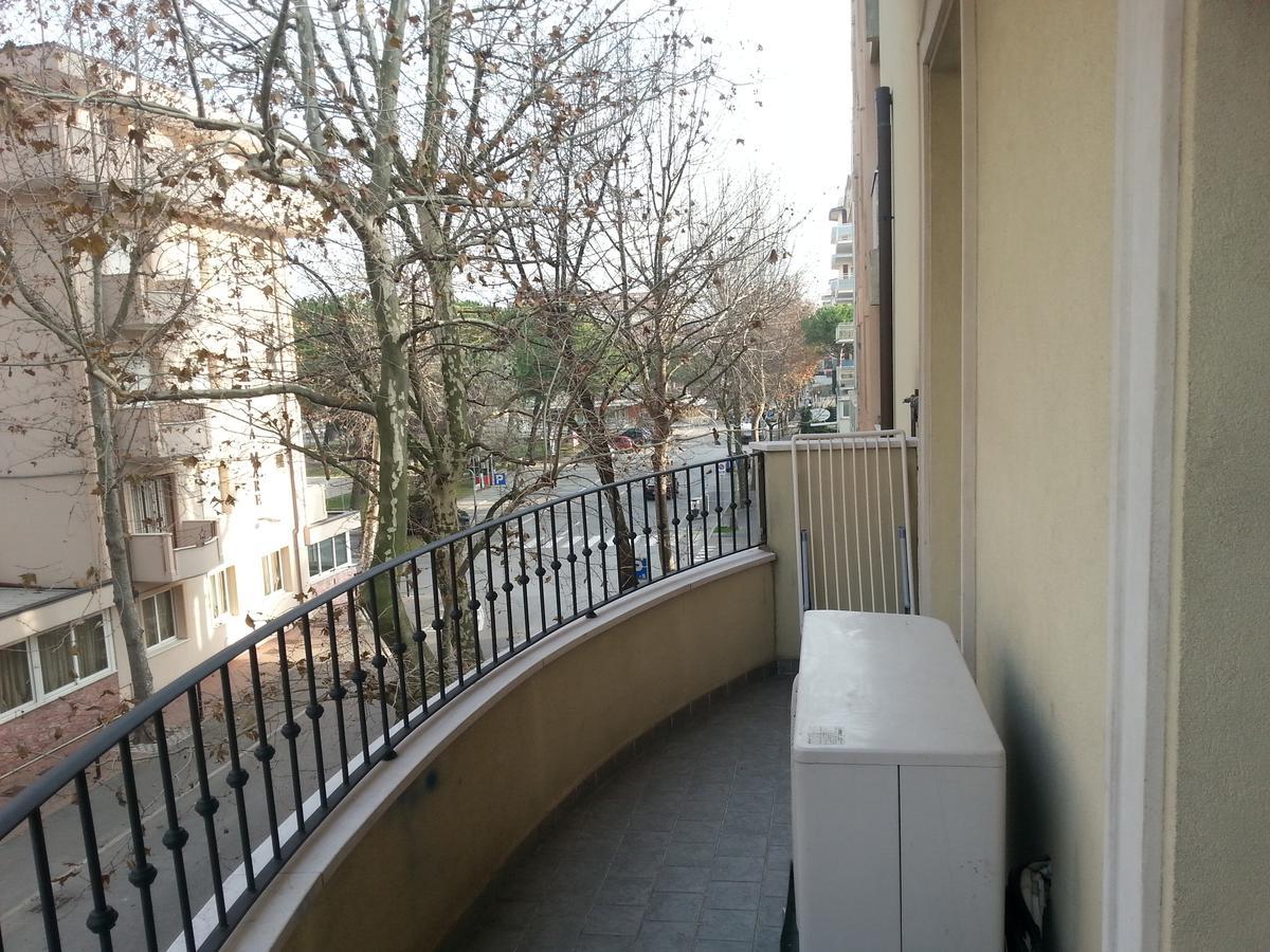 אפרטהוטל רימיני Residenza Melucci מראה חיצוני תמונה