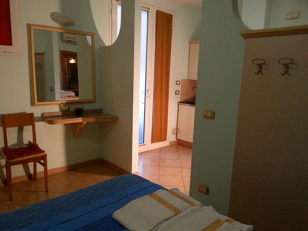אפרטהוטל רימיני Residenza Melucci מראה חיצוני תמונה
