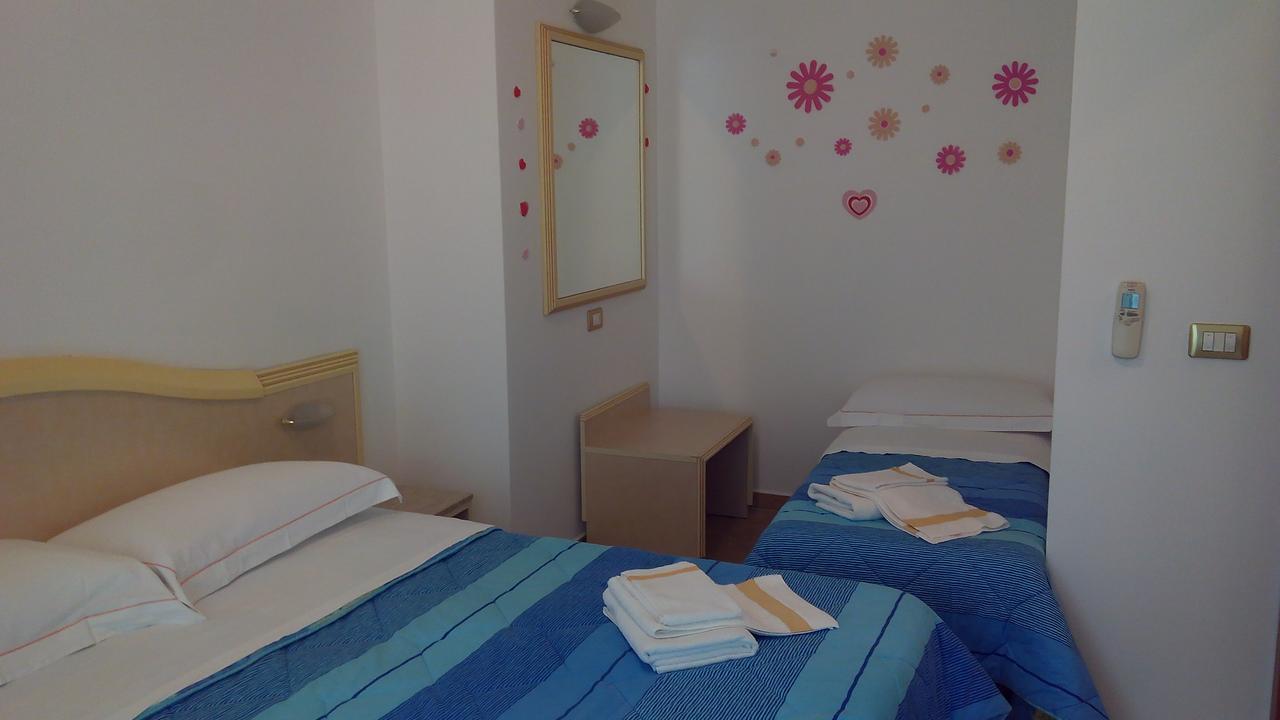 אפרטהוטל רימיני Residenza Melucci מראה חיצוני תמונה