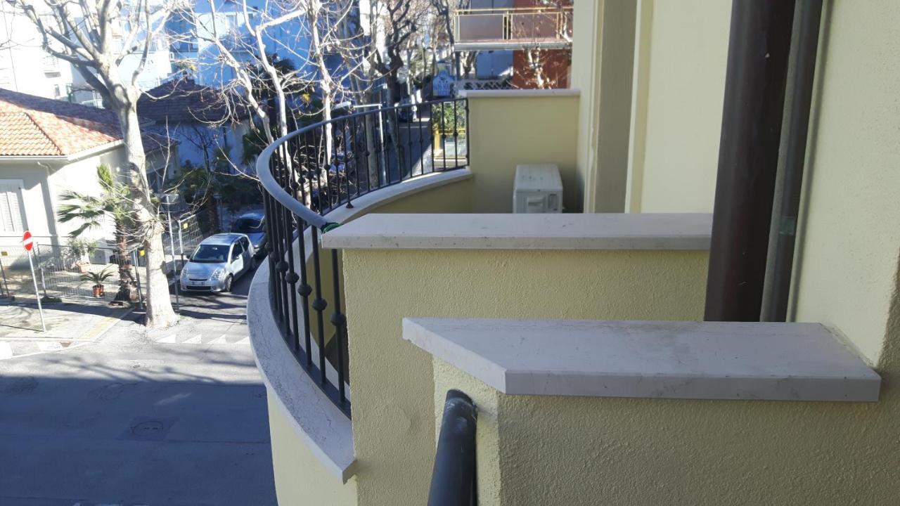 אפרטהוטל רימיני Residenza Melucci מראה חיצוני תמונה